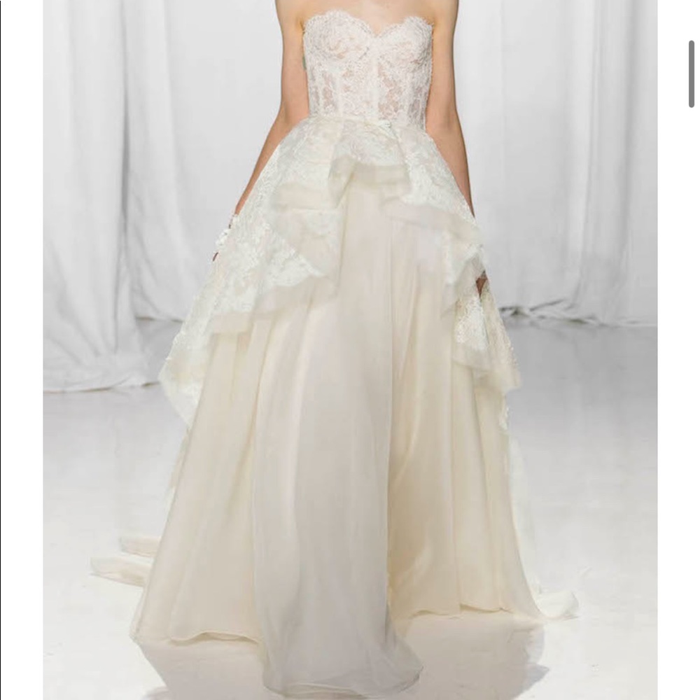 🕊 NEW REEM ACRA gown and VEIL size 10 street size 8 retails $9,600 🕊